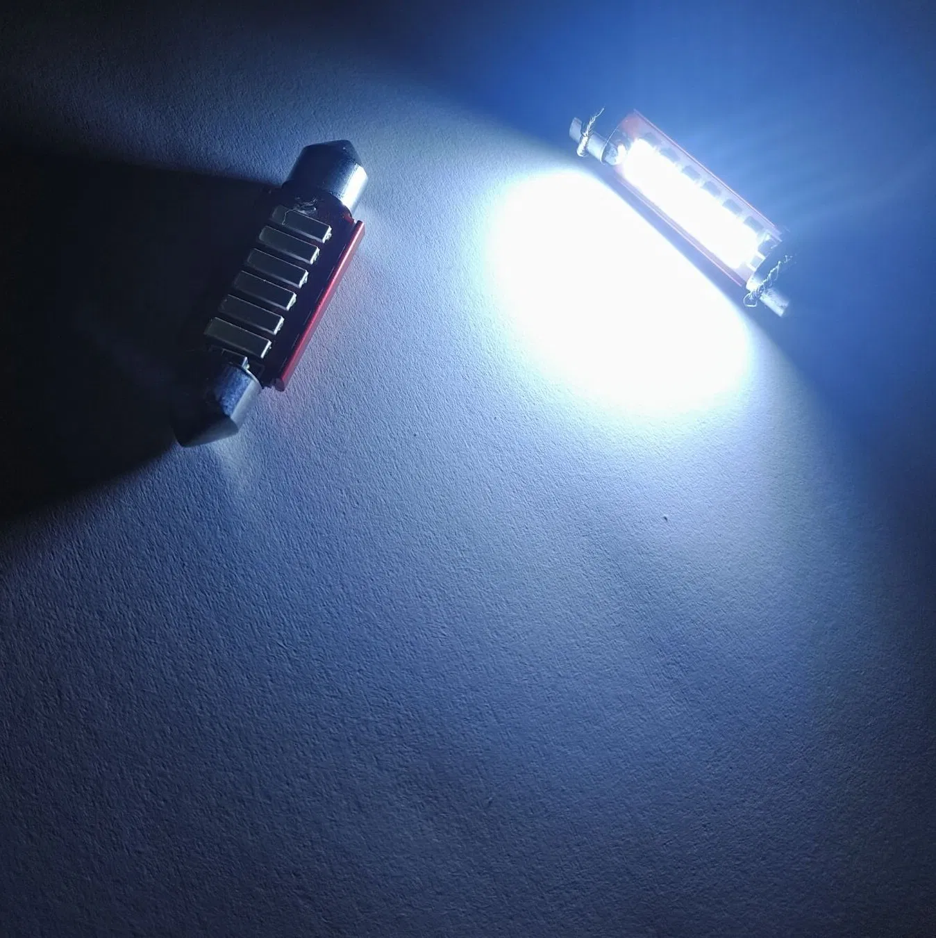 Светодиодная лампа Raychfactory Festoon 7020 для салона авто