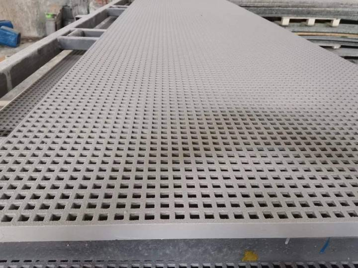 50*50mm Mesh Size Anti-Slip Grey FRP GRP Grating Panel