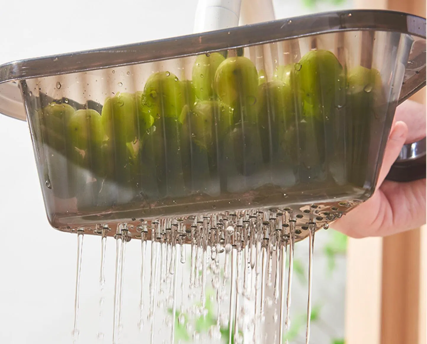 Kitchen Adjustable Swans Drain Basket Hanging Triangle Scalable Fruit Vegetables Drain Basket Sink Strainer Plastic Colander