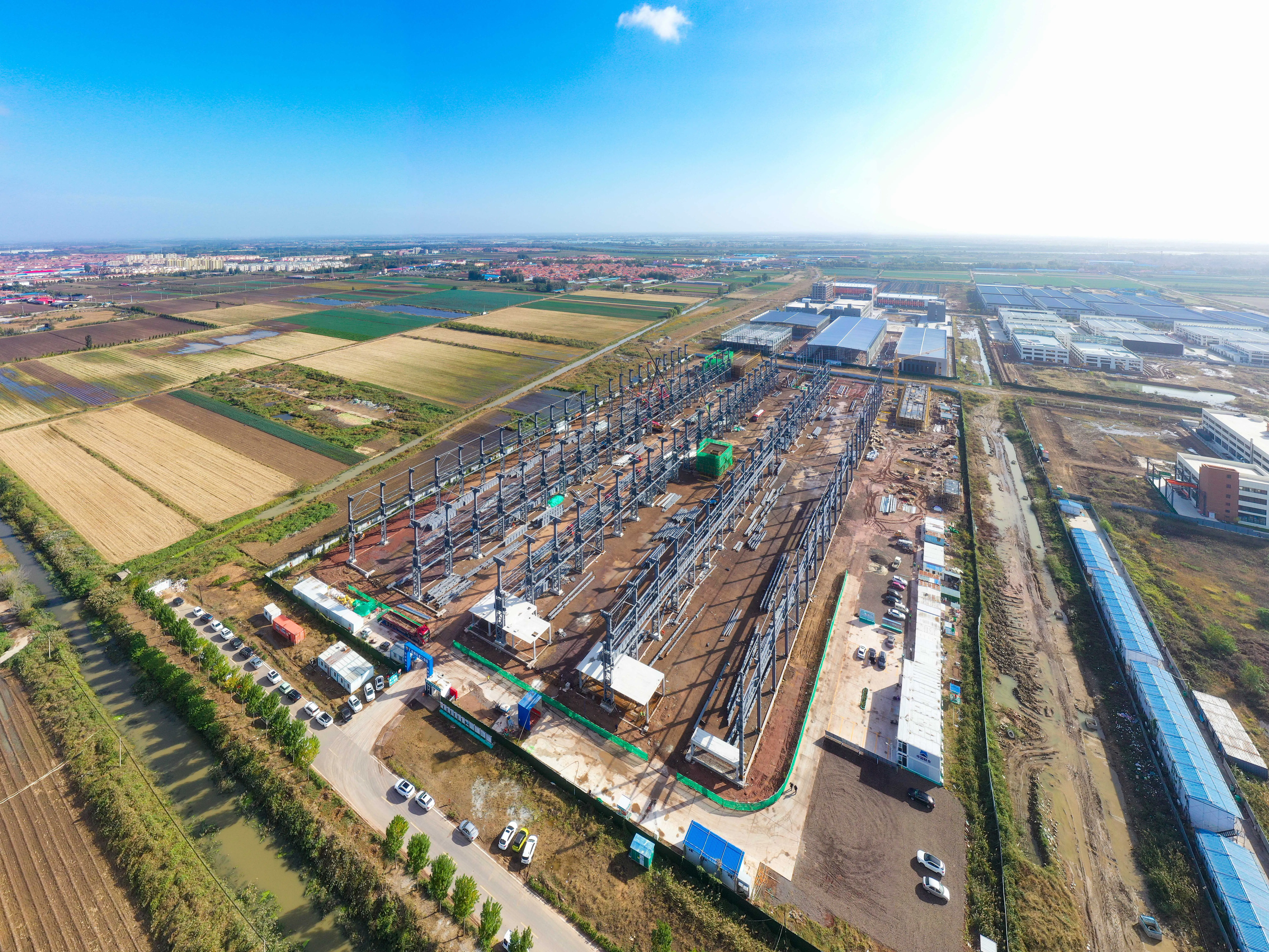 Urban Fire-Proof Metal Frame Structures for Versatile Modern Spaces