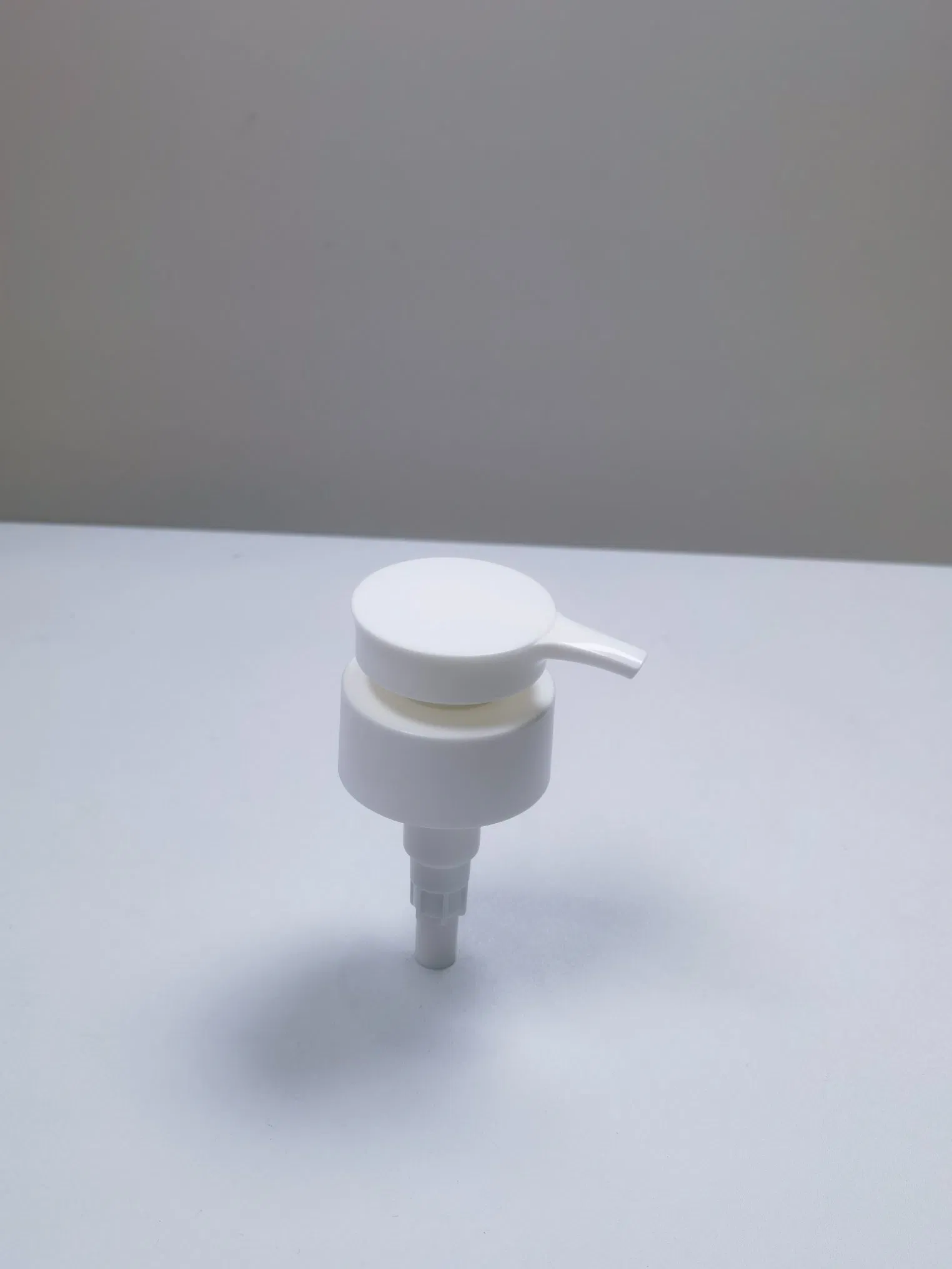 Professional Custom Cosmetic Packaging PP Plastic Blue Lotion Dispenser Pump for Shampoo Bottl