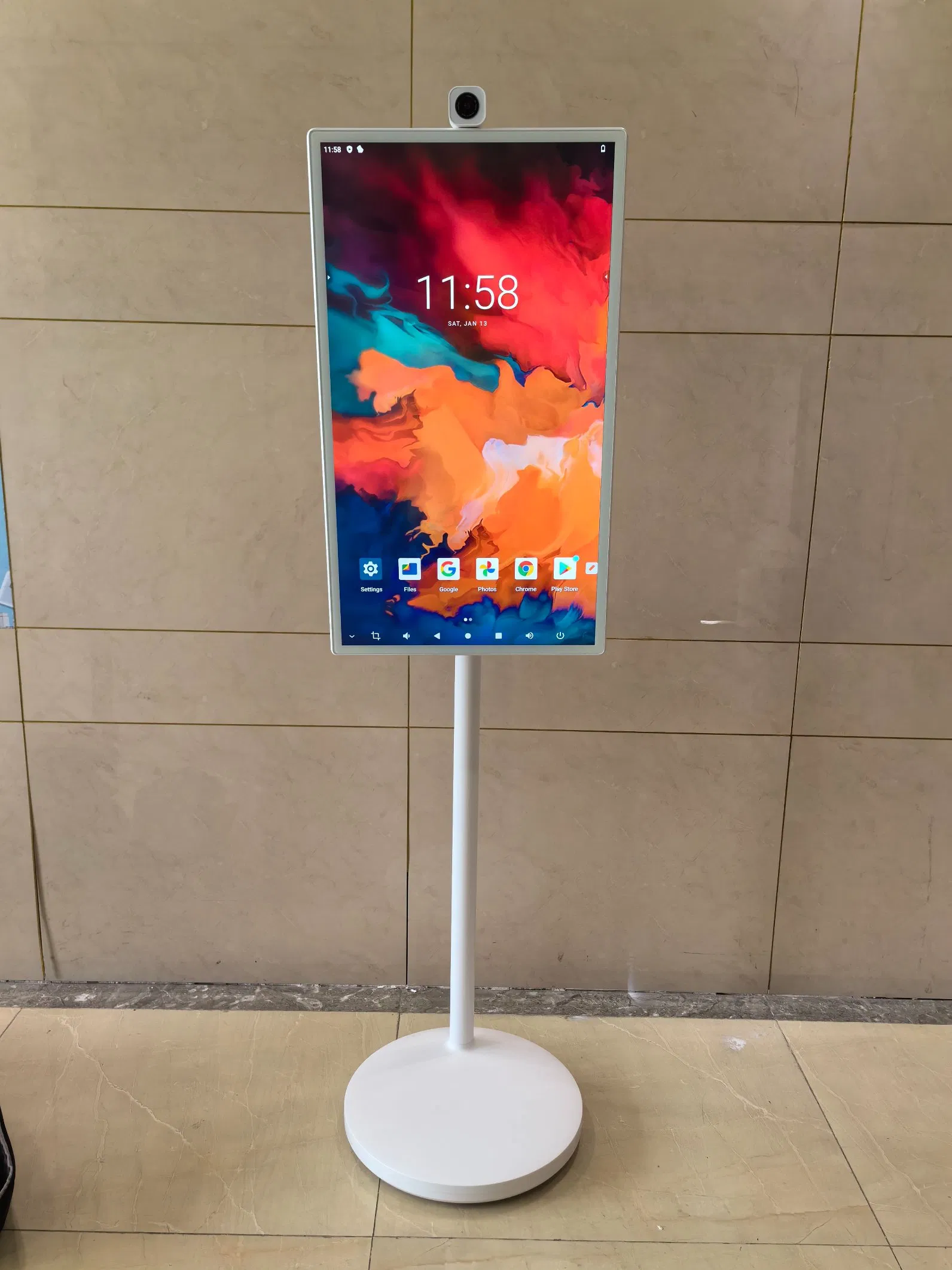 Portable LCD Monitors Wireless 1080P HD Video Player Stand TV 32" Smart Rotate Touch TV with Stand 4hr Battery