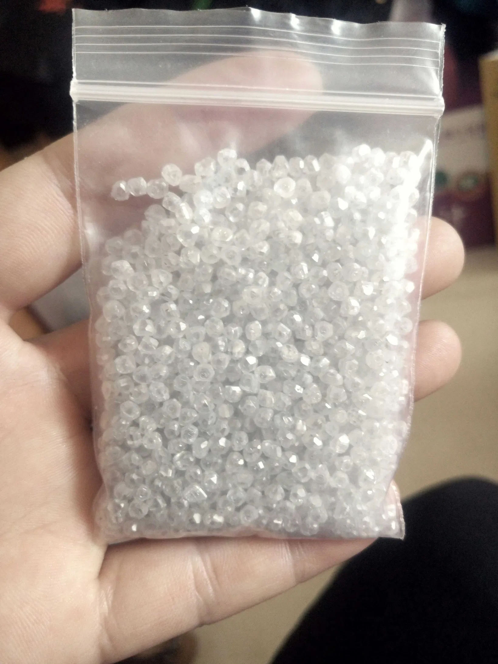 Необработанный алмаз 3 карата белый HPHT