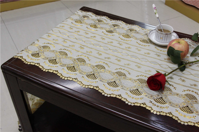 50cm Width Vinyl PVC Gold Lace Table Placemat in Roll (JFBD-022)