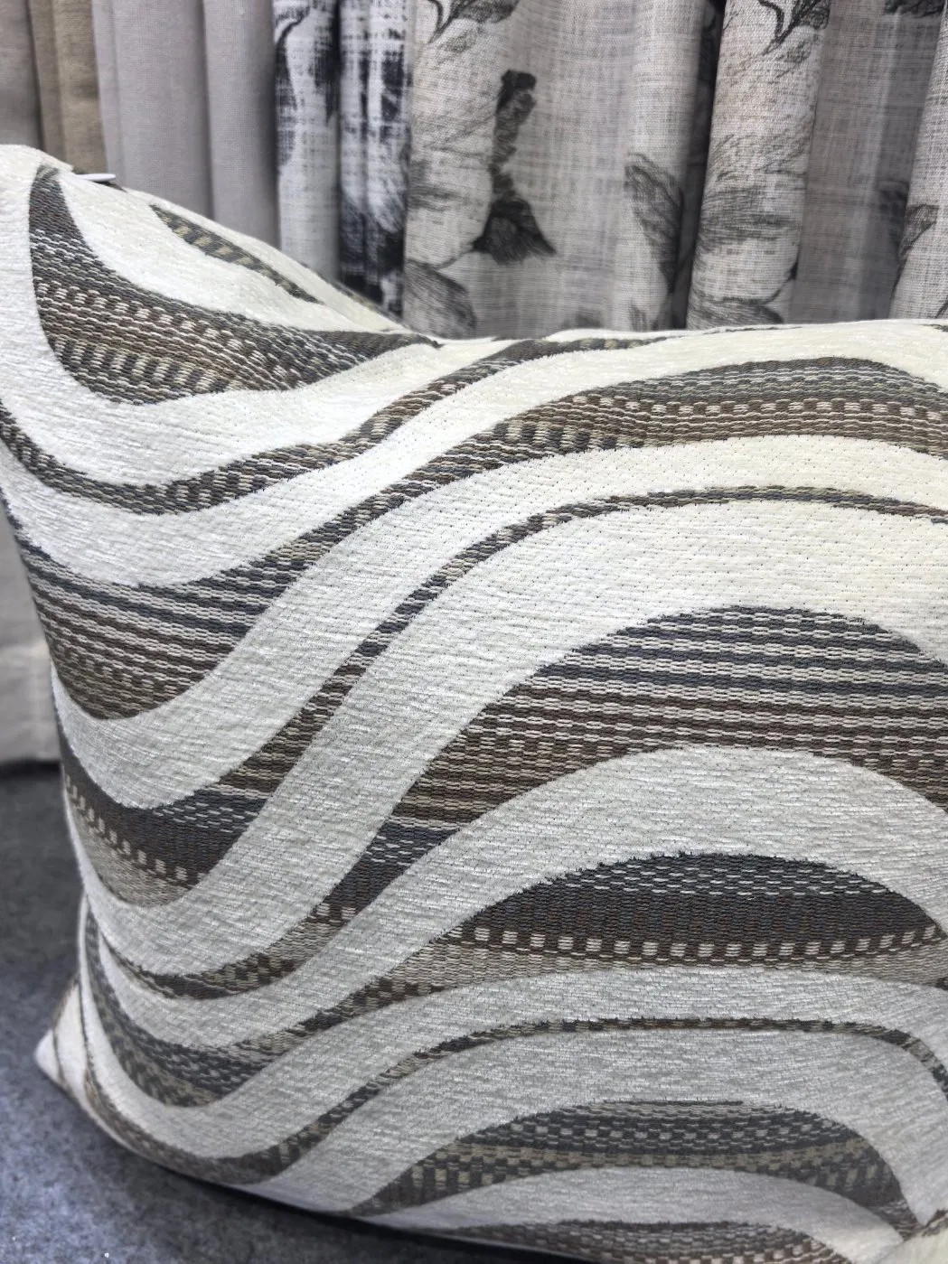 Jacquard Curves Design Cushion Cover in High Weight