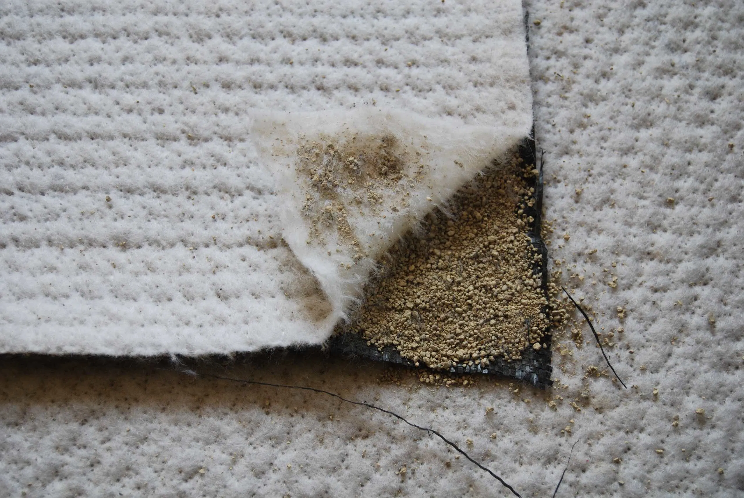 Bentonite Waterproofing Blanket Geosynthetic Clay Liner Gcl for Landfills /Gcl