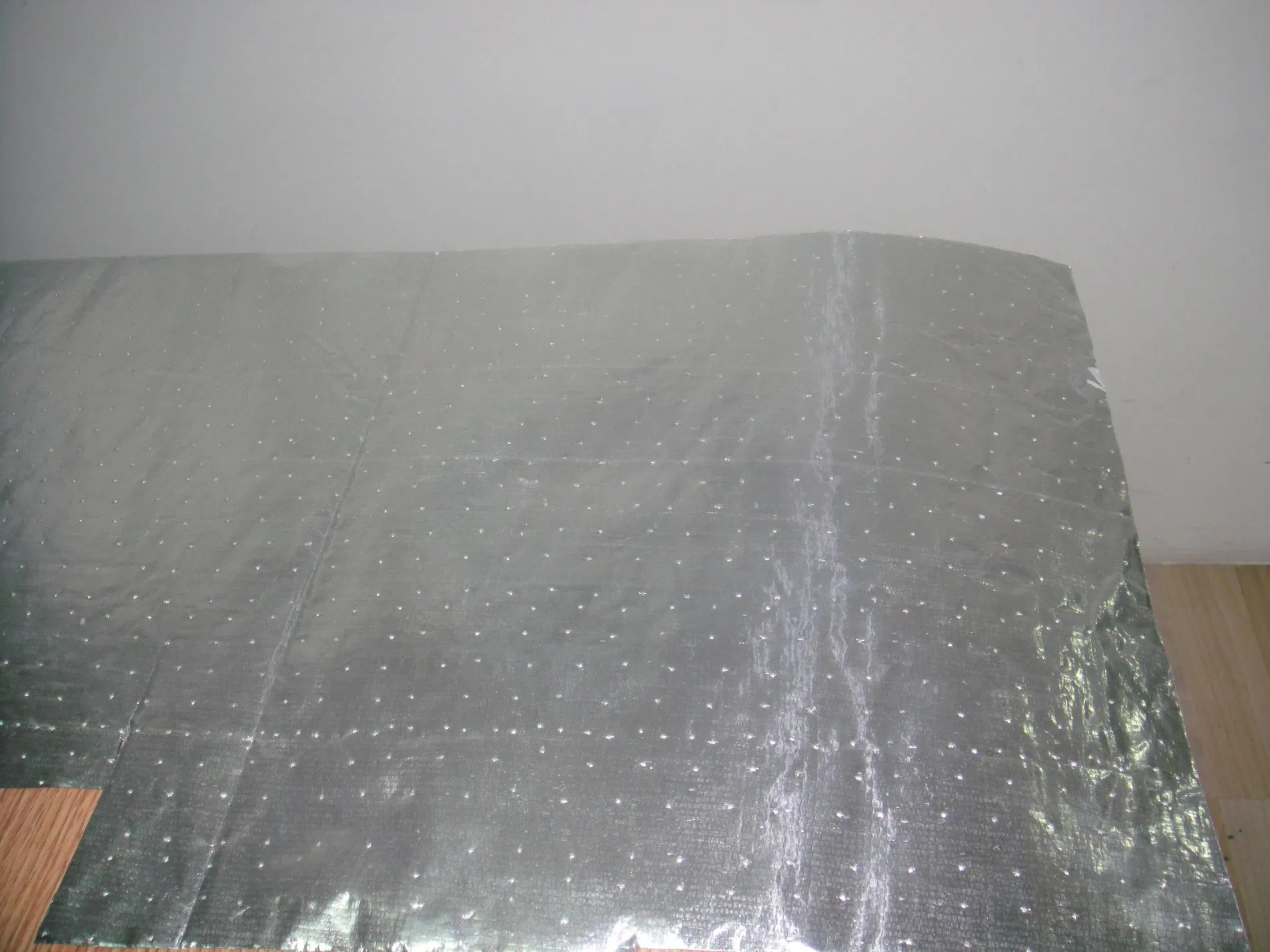 Metalized Pet Film Aluminium Foil Woven Fabric Insulation / Woven Fabric with Aluminum Foil Thermal Insulation Material