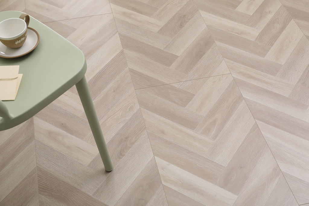 Professional Factory Many Sizes Available Chevron Fishbone Flooring Indoor Hardwood Flooring