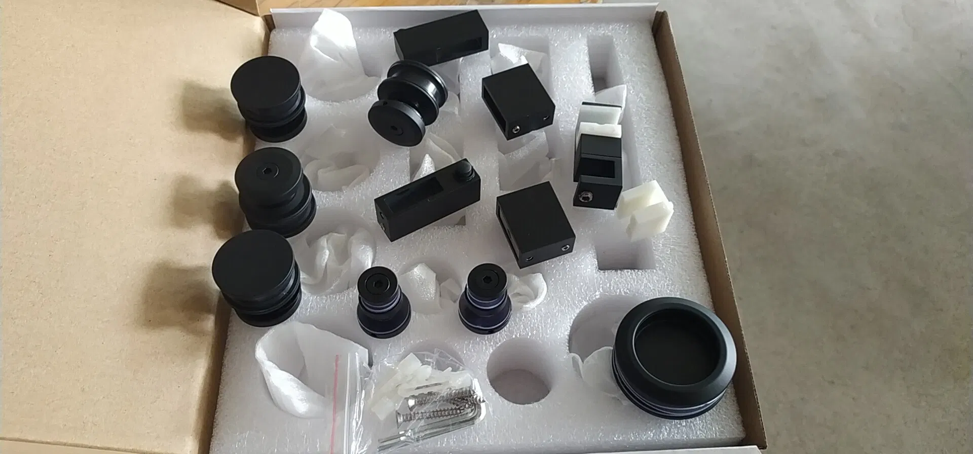 China Manufacturer Shower Screen Roller Sliding Glass Door Hardware Accessories