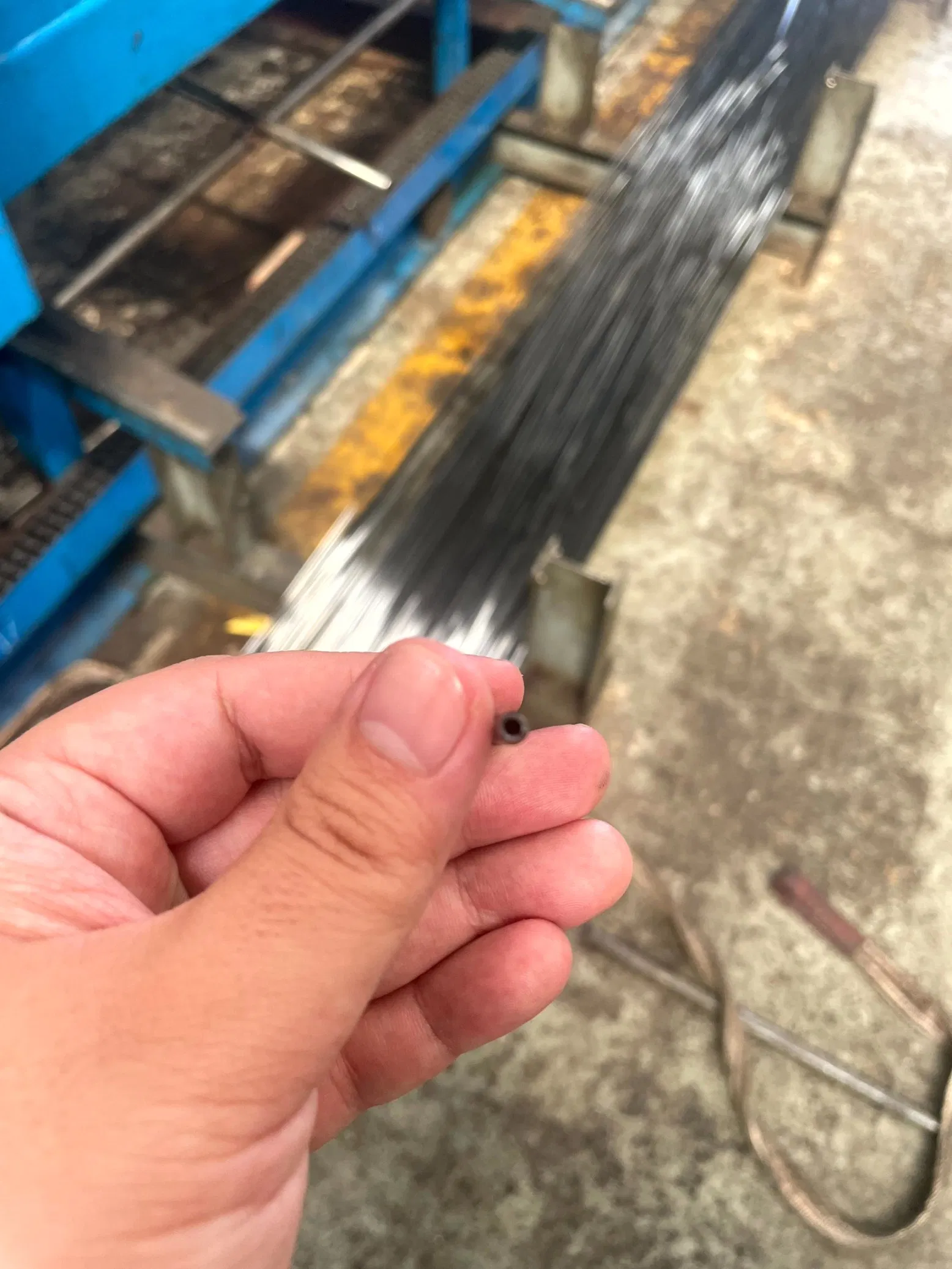 High-Performance Carbon Steel Seamless Pressure-Resistant Small-Wall Long-Diameter Durable Tube