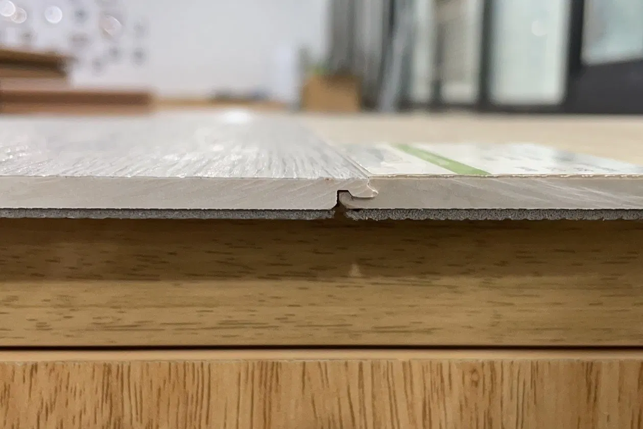 Водостойкий ламинат ПВХ Click Lock 4-8 мм под дерево