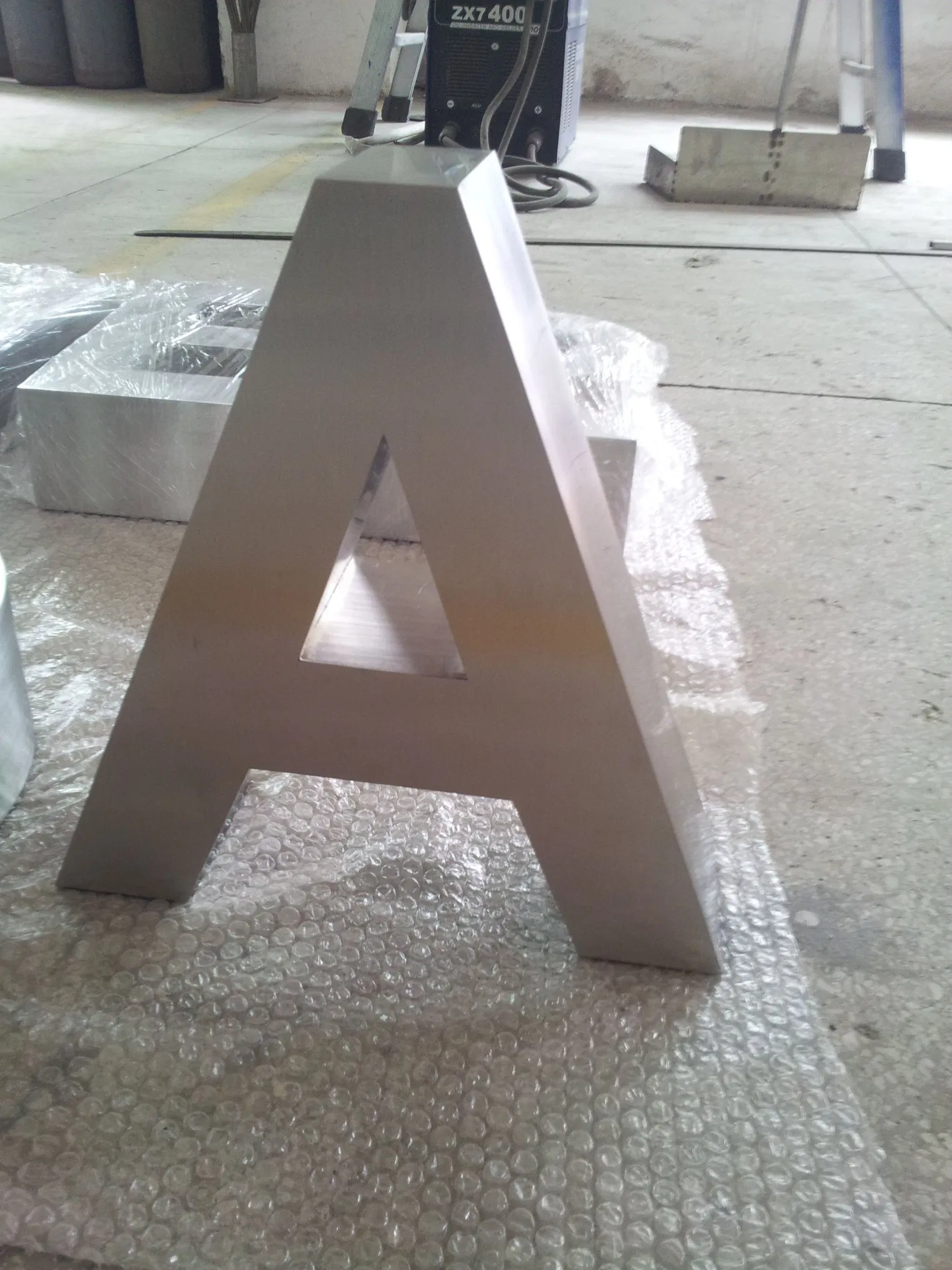 High Quality Plating Golden Fabricated Metal Letter LED Display Board