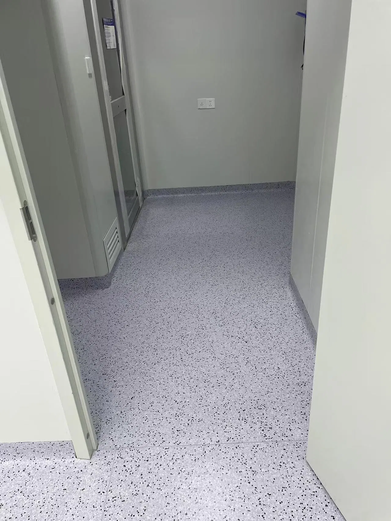 Properties Hospitals ESD Vinyl Luxury Plank Flooring Anti Static Floor Tile