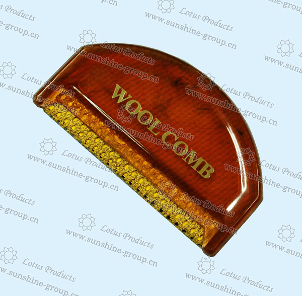 Wood Comb Cashmere Fuzz off The Comb