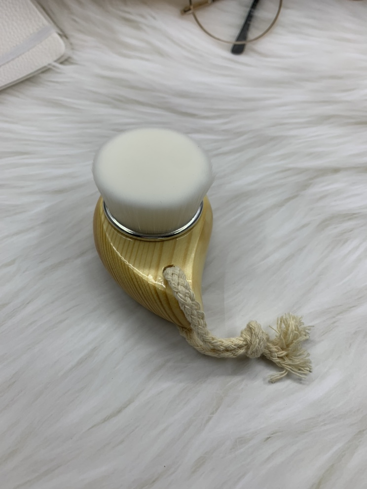 Wood Handle White Synthetic Hair Hanging Facial Brush