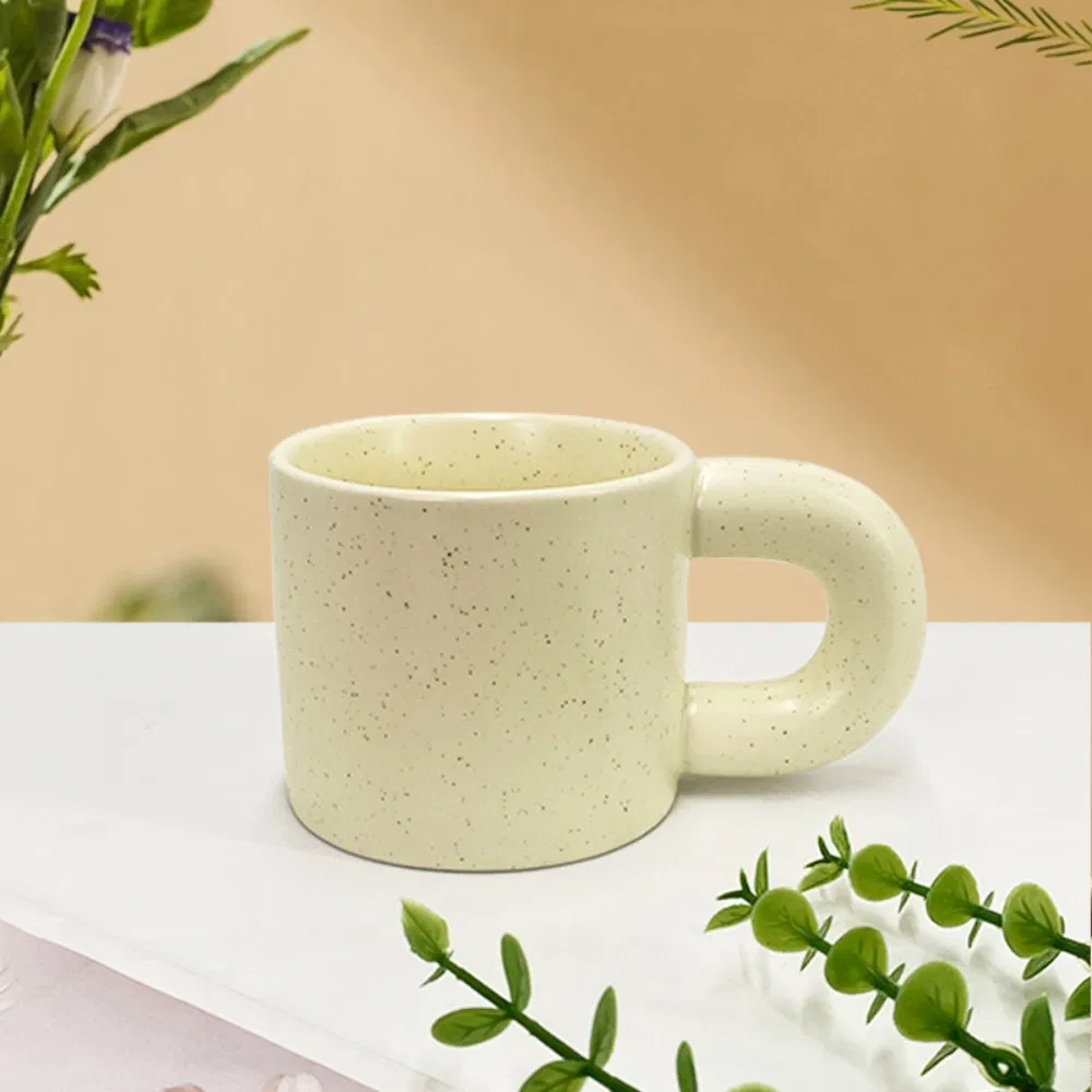 Керамическая кружка с большой ручкой для чая и кофе