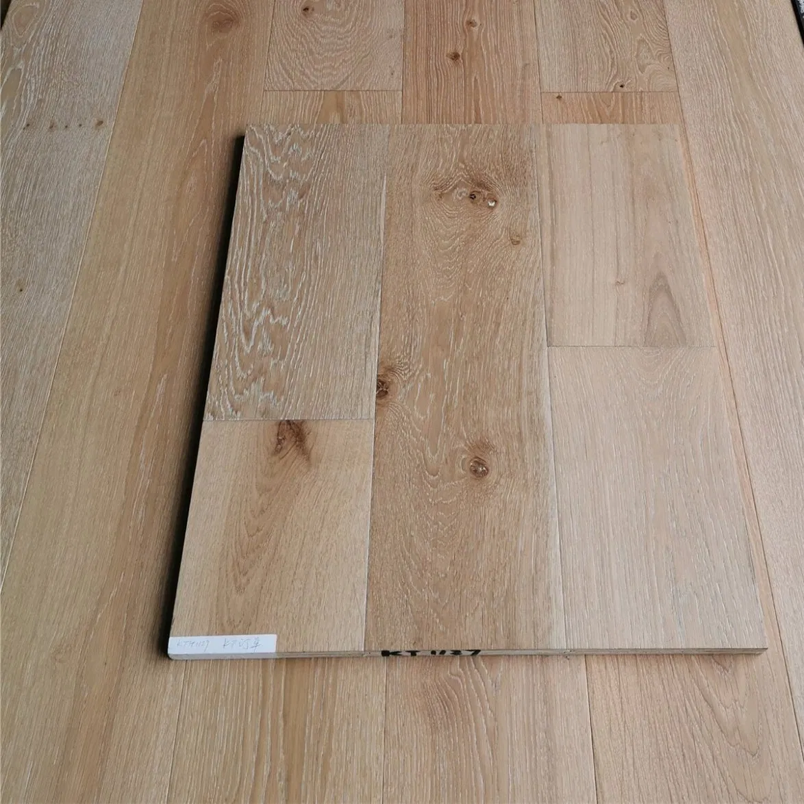 Kangton European Oak Engineered Scratch Resistant Multilayer Hardwood Wood Parquet Solid Flooring
