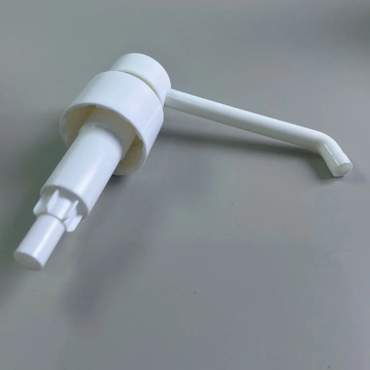 2025 New Hot Sale 28/410 4cc Long Nozzle Cosmetic Plastic Dispenser Lotion Pump for Sterilization, Cleaning.