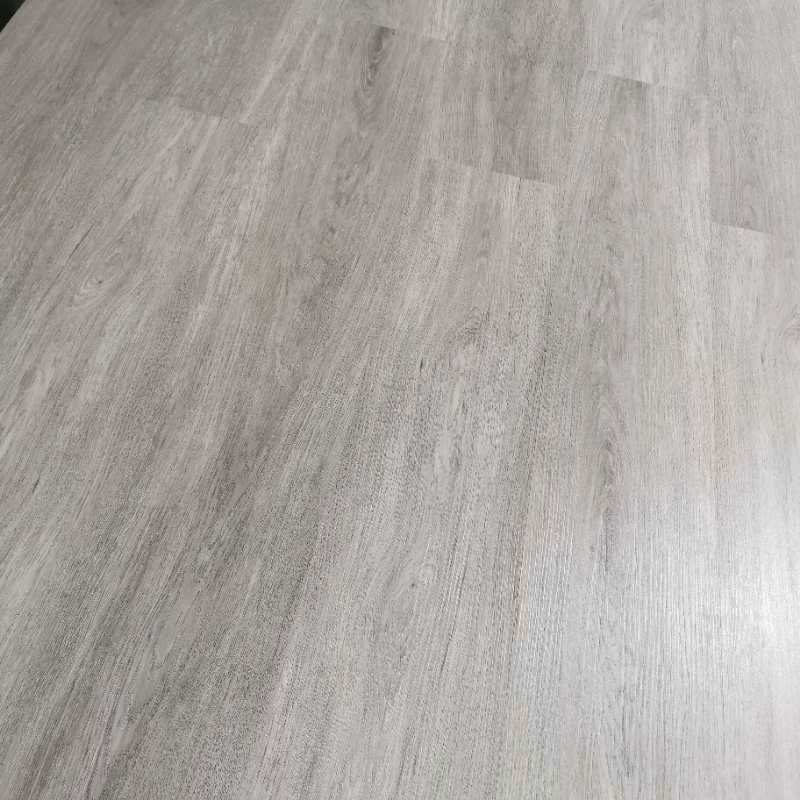Virgin Material Eir Surface with Oak Pattern Luxury Vinyl Click Spc Flooring