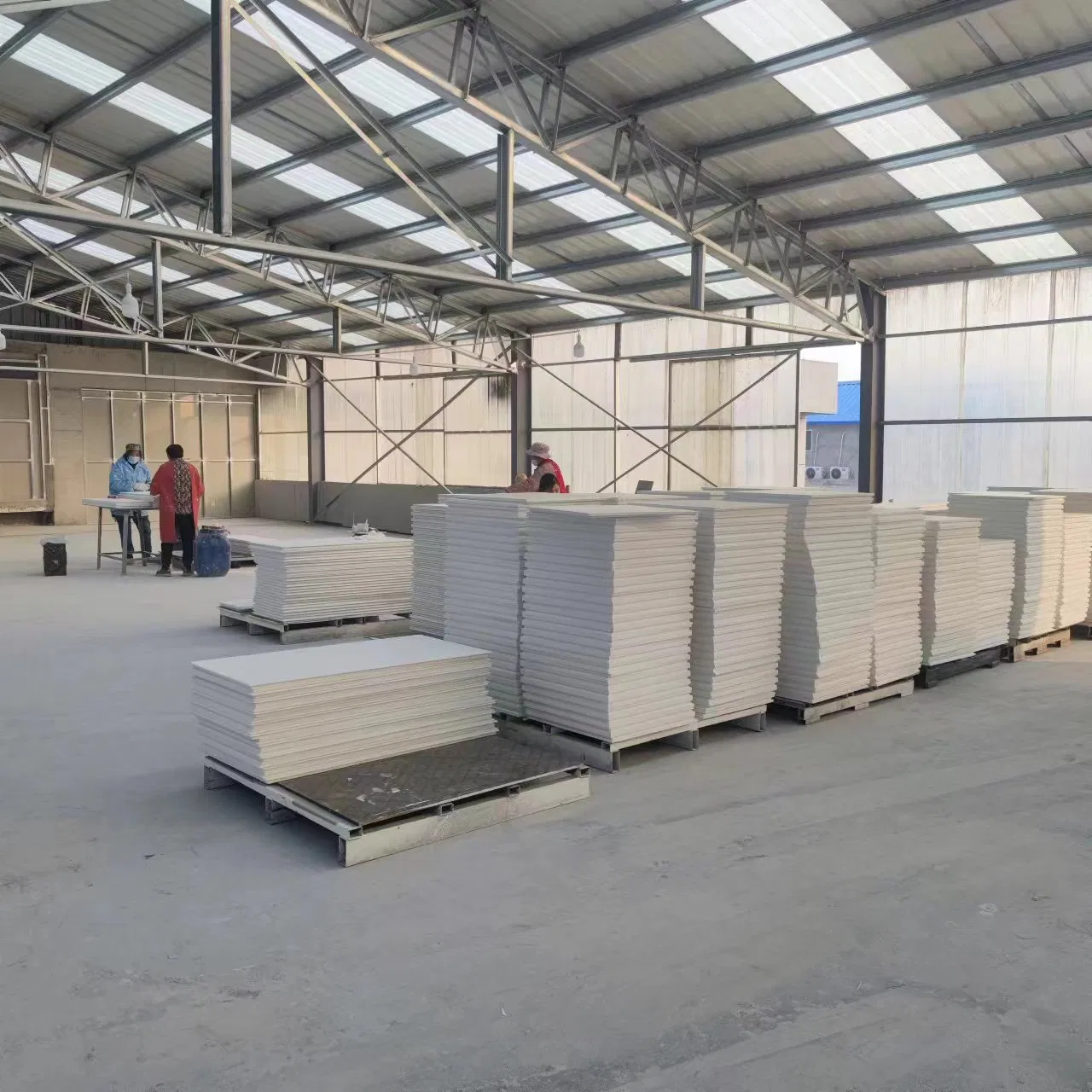 Sound-Absorbing Fiberglass Ceiling Panels with Aluminum Foil on The Back