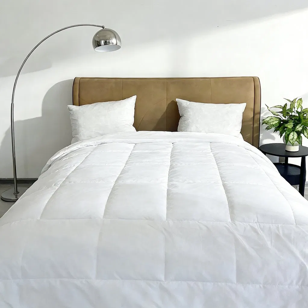 Quilted Cotton Polyester Comforter Bedding Factory Sale White Soft Polyester Quilt Core