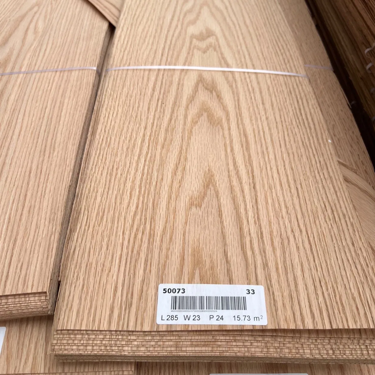 Premium Red Oak Veneer for Luxury Crafting and Furniture