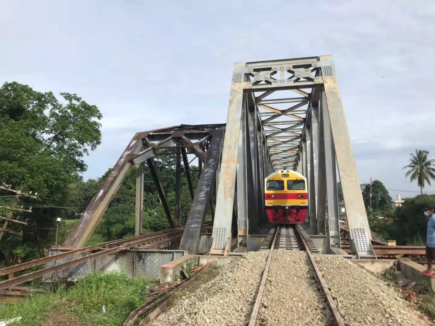 Professional Design for Truss Steel Structure Bridge for Road and River