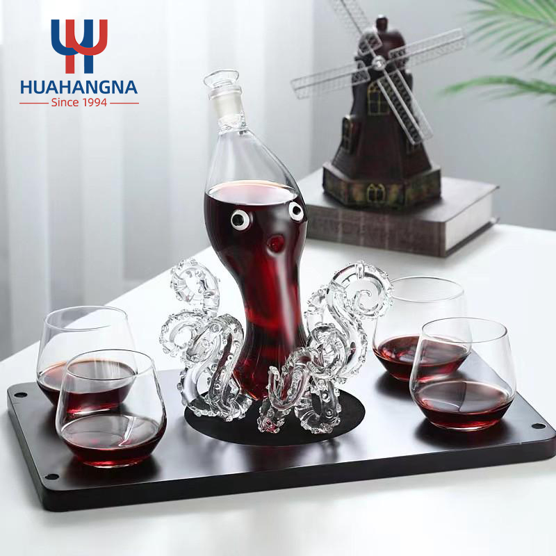 Wholesale Hand Made 750ml Creative Octopus Shaped Decorative Clear Glass Liquor Whiskey Wine Bottle Decanter Set with Cups