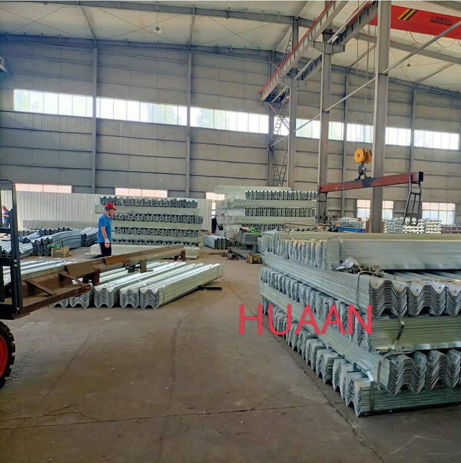 Barriers on Road W Beam Crash Barrier Galvanized Highway Guardrail Aashto M180 Stainless Steel with CE Certificate for Sale