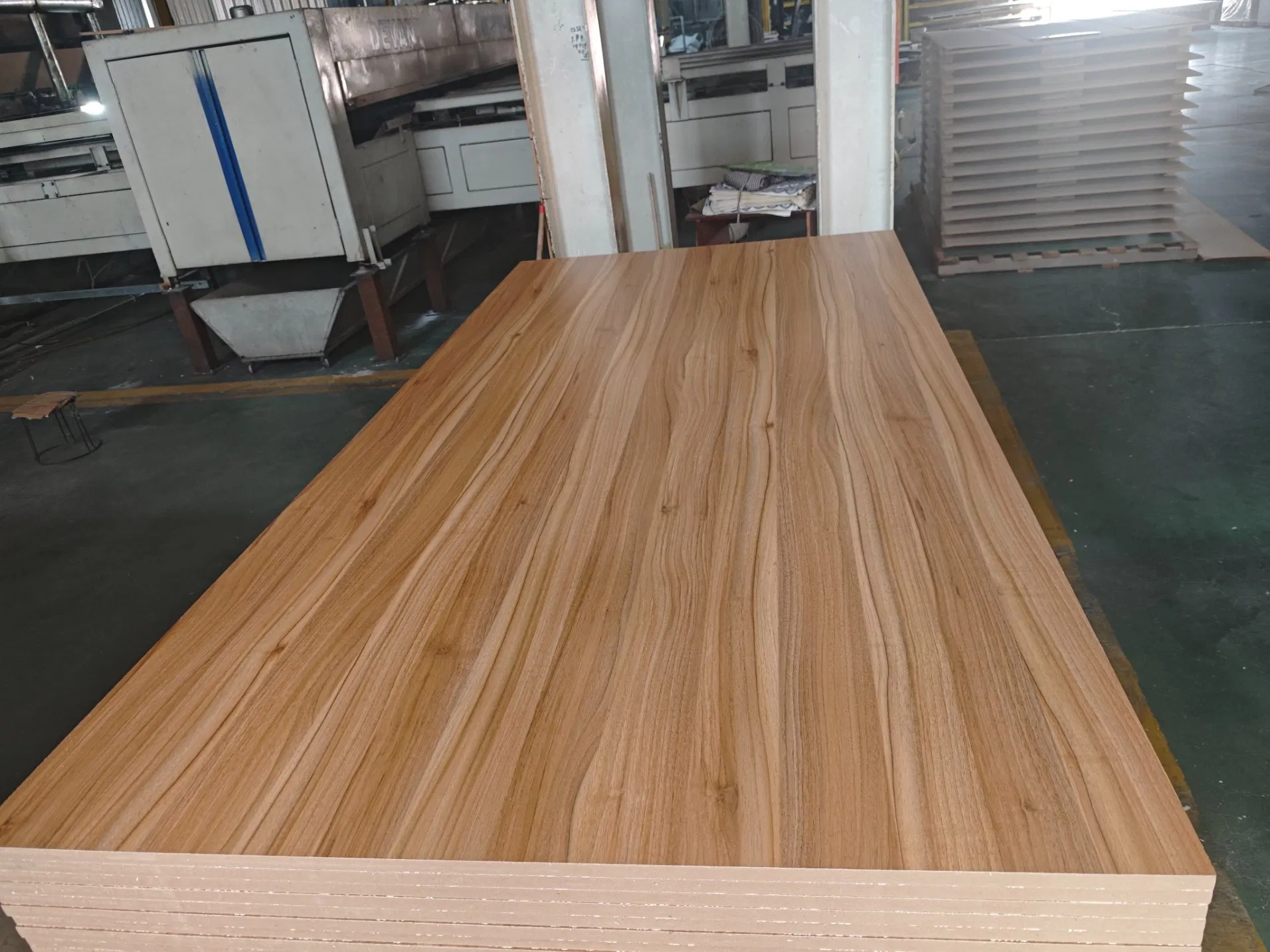 High-Quality 12mm 15mm 18mm E2/E1/P2 Melamine MDF for Furniture