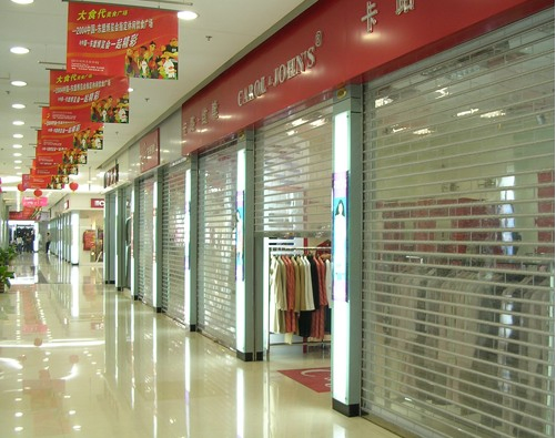 Прозрачные роллетные ворота из поликарбоната для магазинов