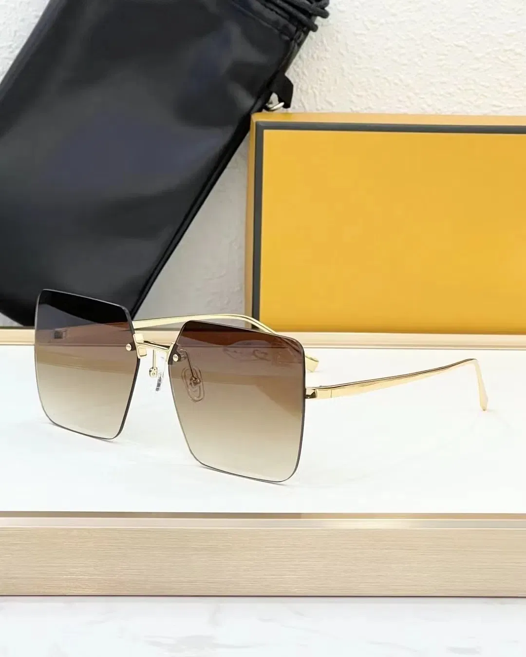 a Fashionable and High-End Trendy Brand, Offering Unique and Versatile Unisex Eyeglasses, 1: 1 Replica Quality, Modern High-End Replica Eyeglasses.