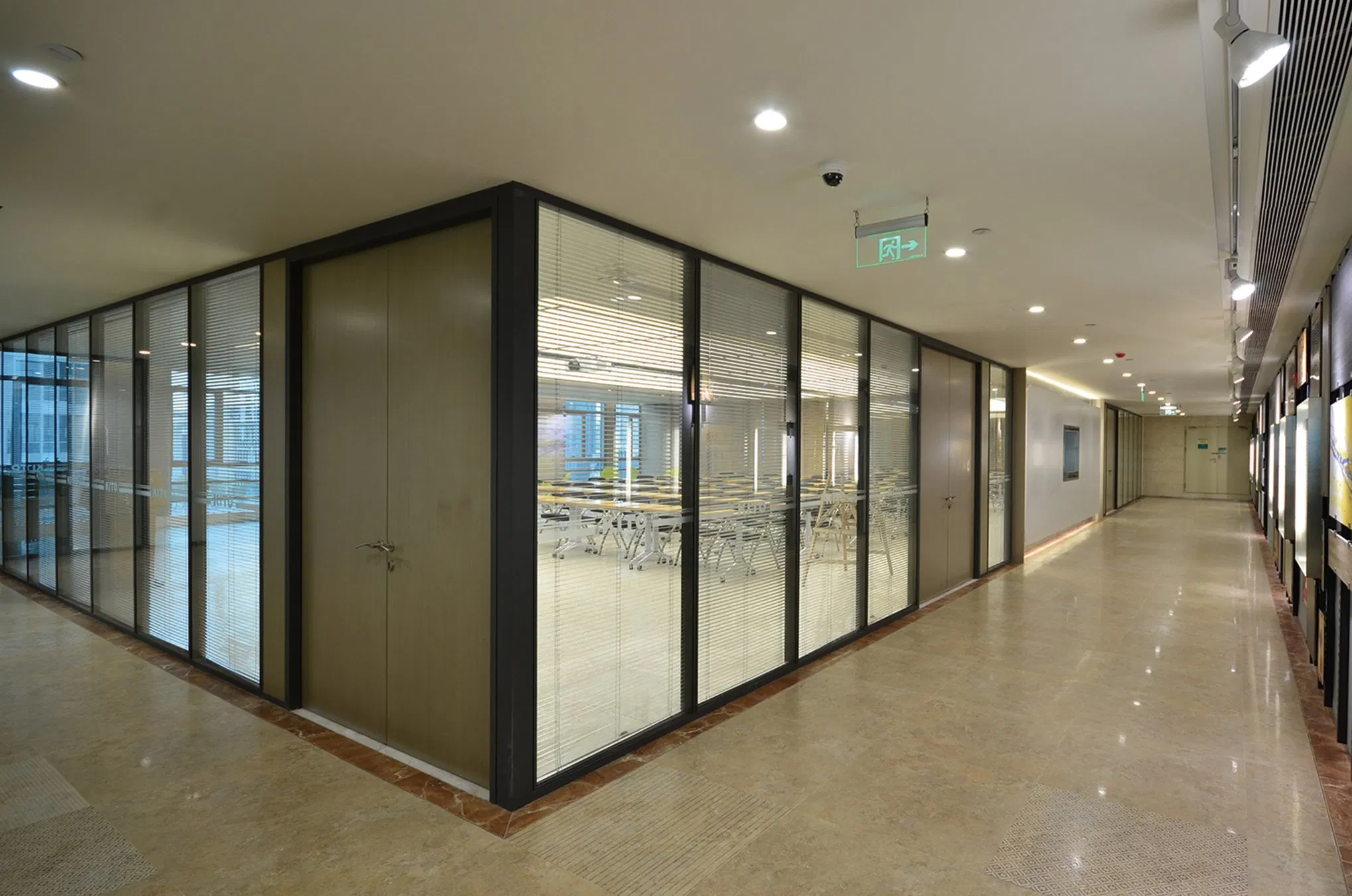 Modern Style Factory Price Bestseller Tempered Glass Soundproof Office Partition