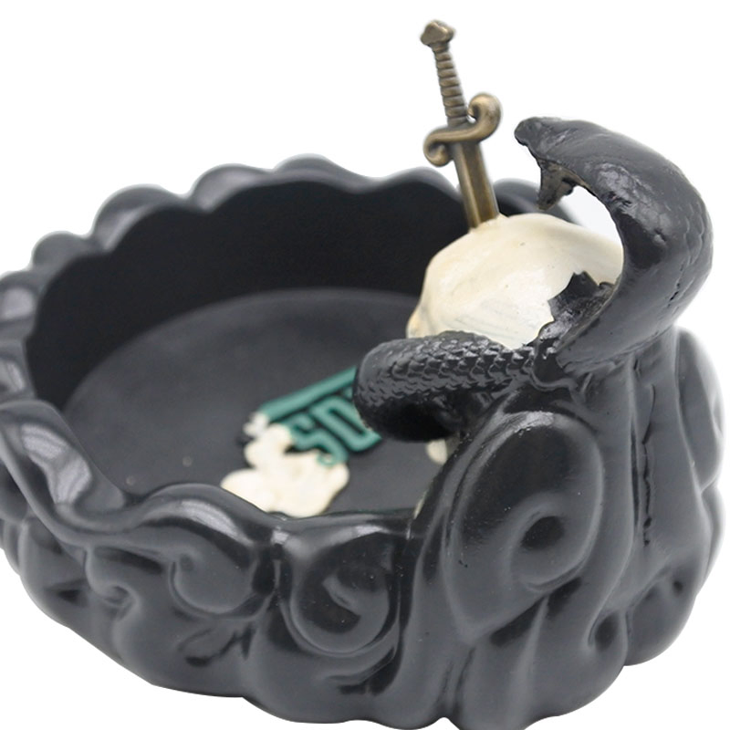 Popular Resin Skull Sculpture Crafts and Gifts Resin Halloween Skull Head Black Kendo Ashtray