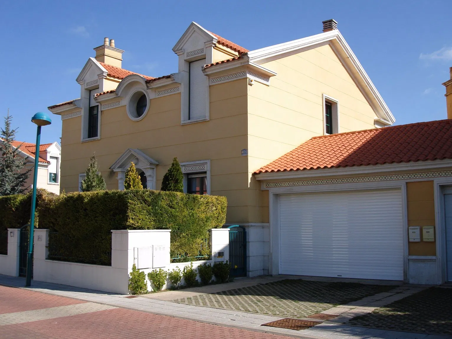 Safe Aluminum Roller Garage Door with High Quality