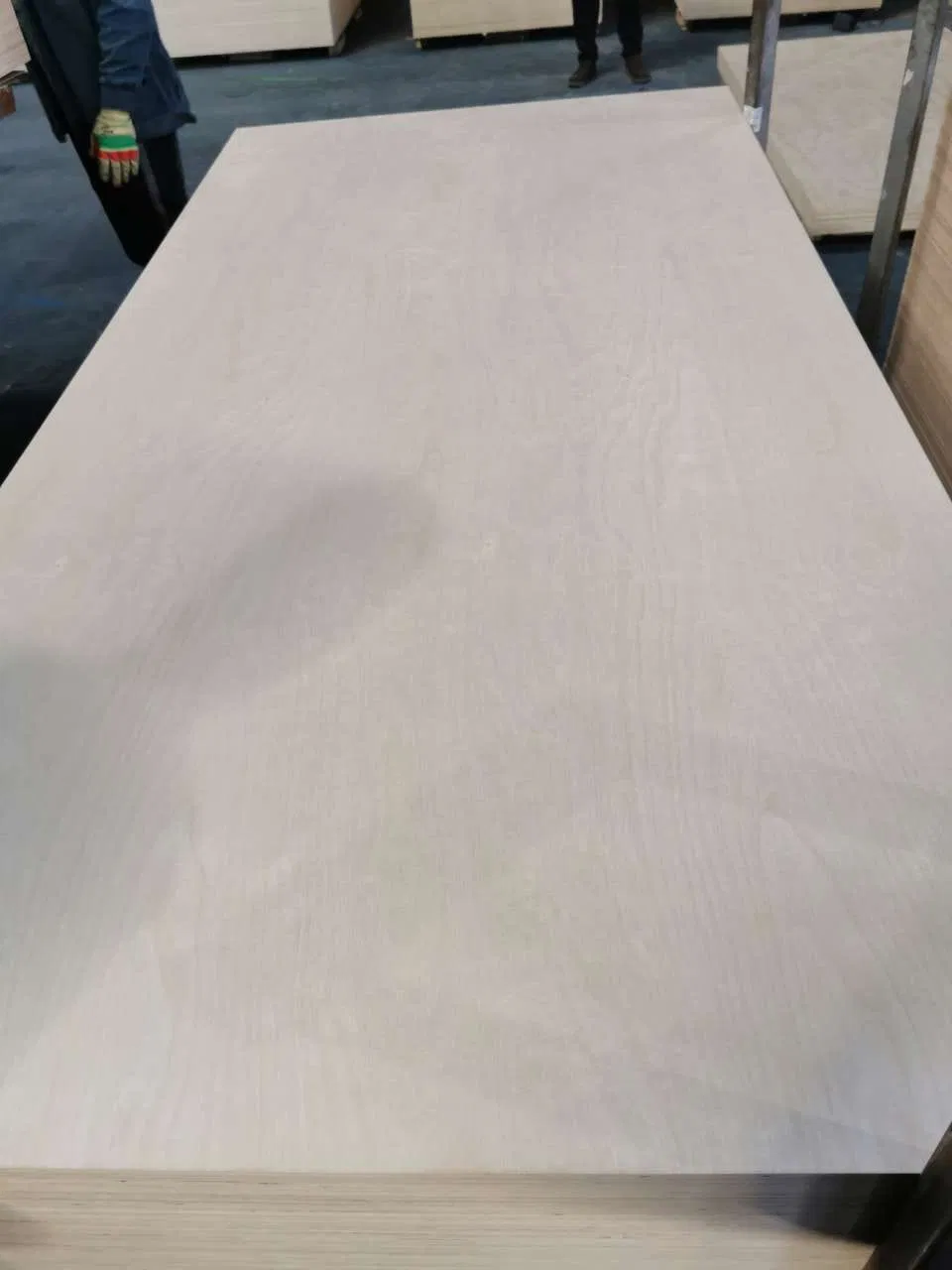 Wholesale BB/CC Grade Veneer Birch Plywood 15mm 18mm
