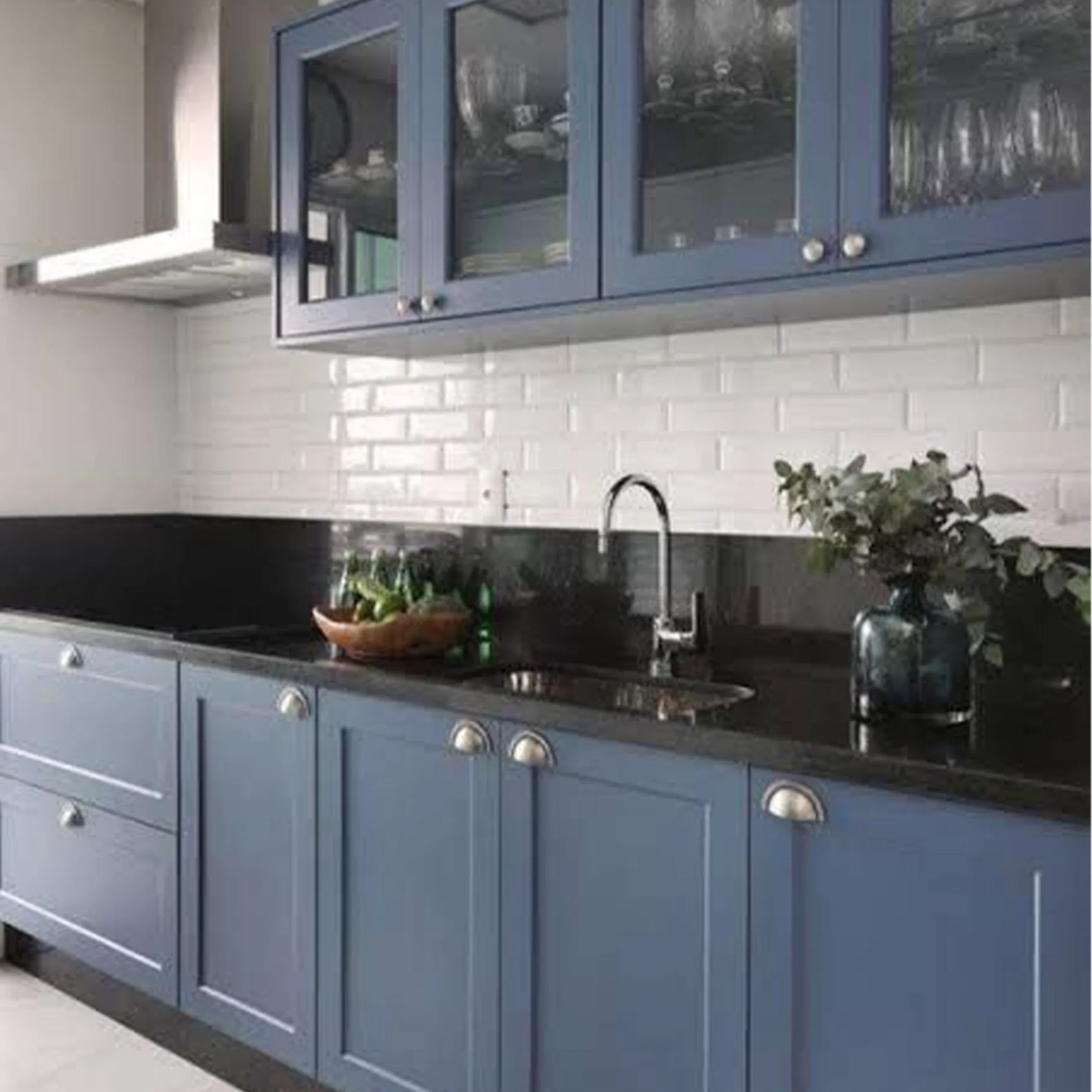 Vietnam Kitchen Cabinetry Factory Wholesale Cheap Price Solid Wood White Blue Shaker Painted Rta Kitchen Cabinet Modern Design