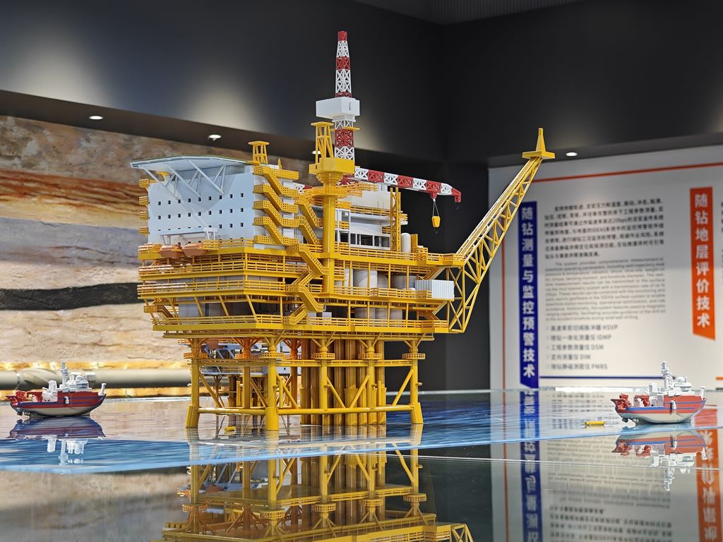 Elegant Hand-Made Marine Operation Model Display for Office Decoration