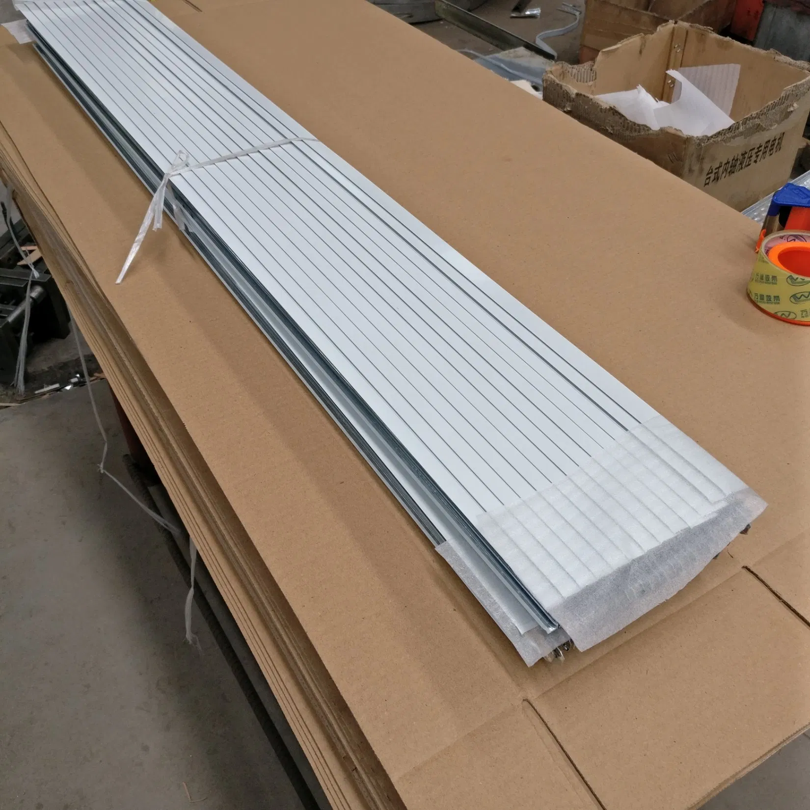 White Flat Ceiling Tee Bar Grid for Mineral Fiber Ceiling Tile