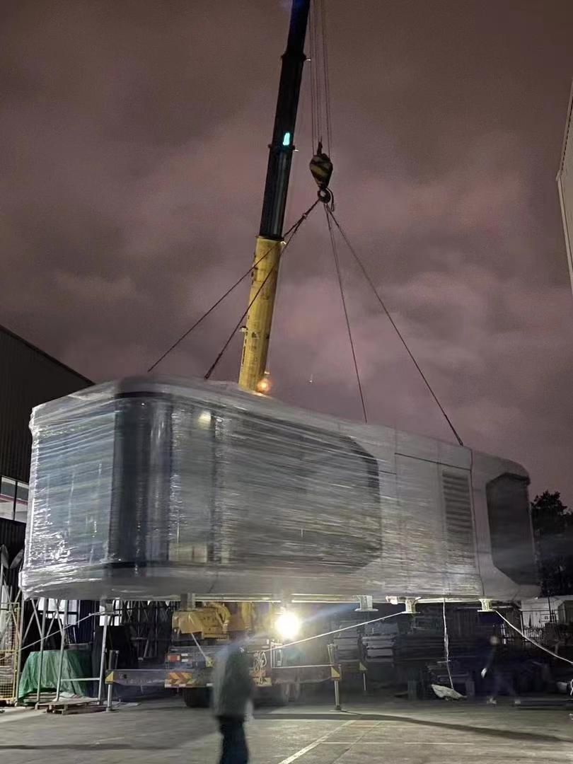 2024 Portable Prefabricated Mobile Steel Structure Building Apple Cabin Tiny Home Prefab House