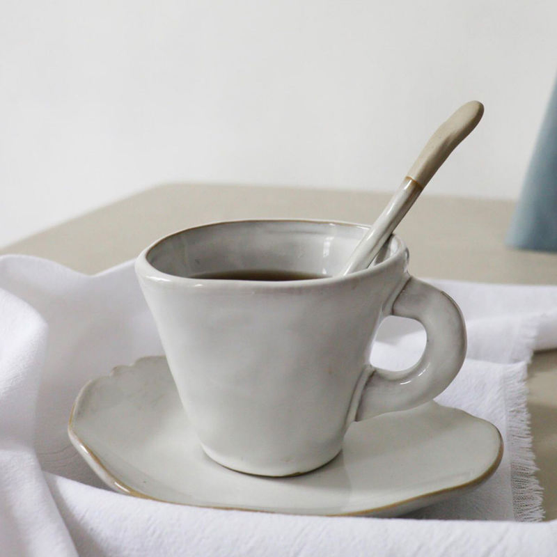 Elegant White Ceramic Tea Cups for Upscale Home Gatherings