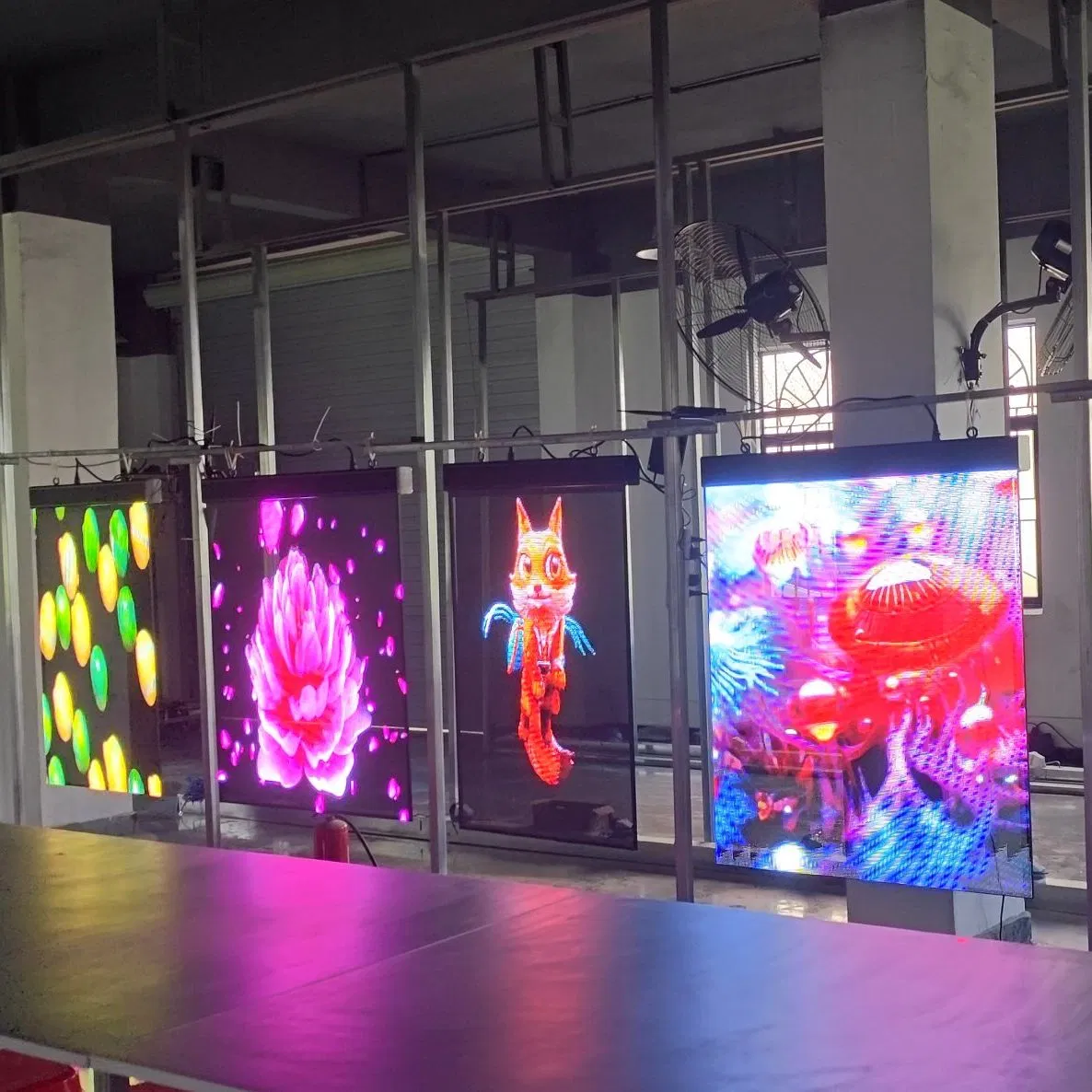 Прозрачный 3D LED-экран для рекламы в торговых центрах