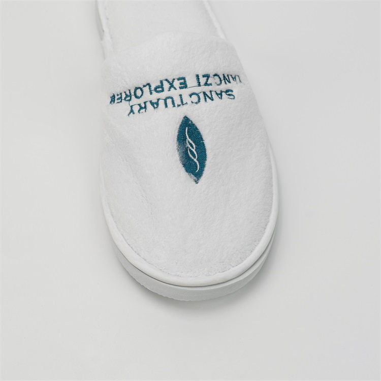 Disposable Hotel Slipper Wholesale Customized Embroidery Logo for Bathroom Guest