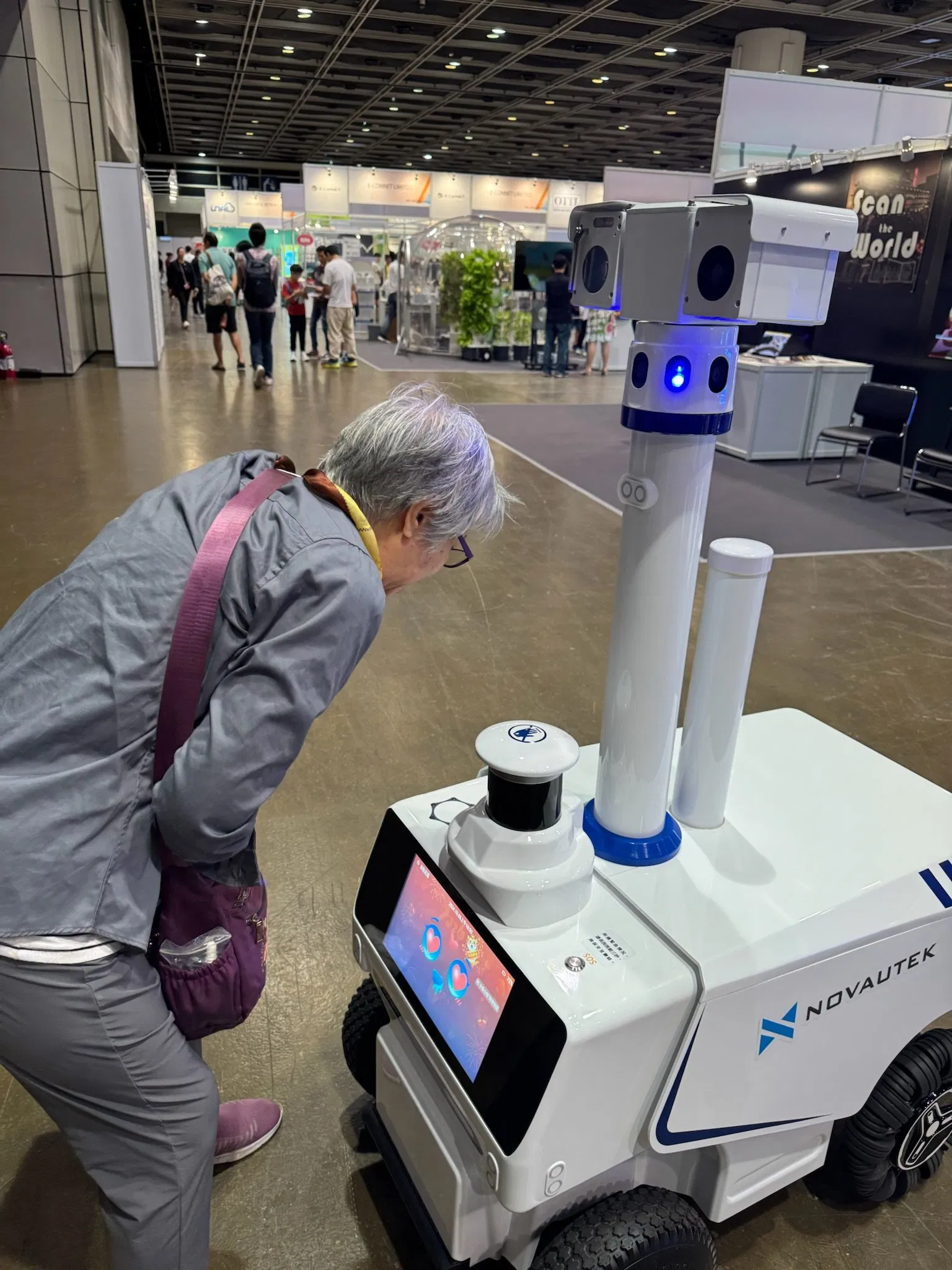 Indoor-Outdoor Factory School Gate Security Guard Robot Autonomous Security Robots Patrol Disinfection Robot