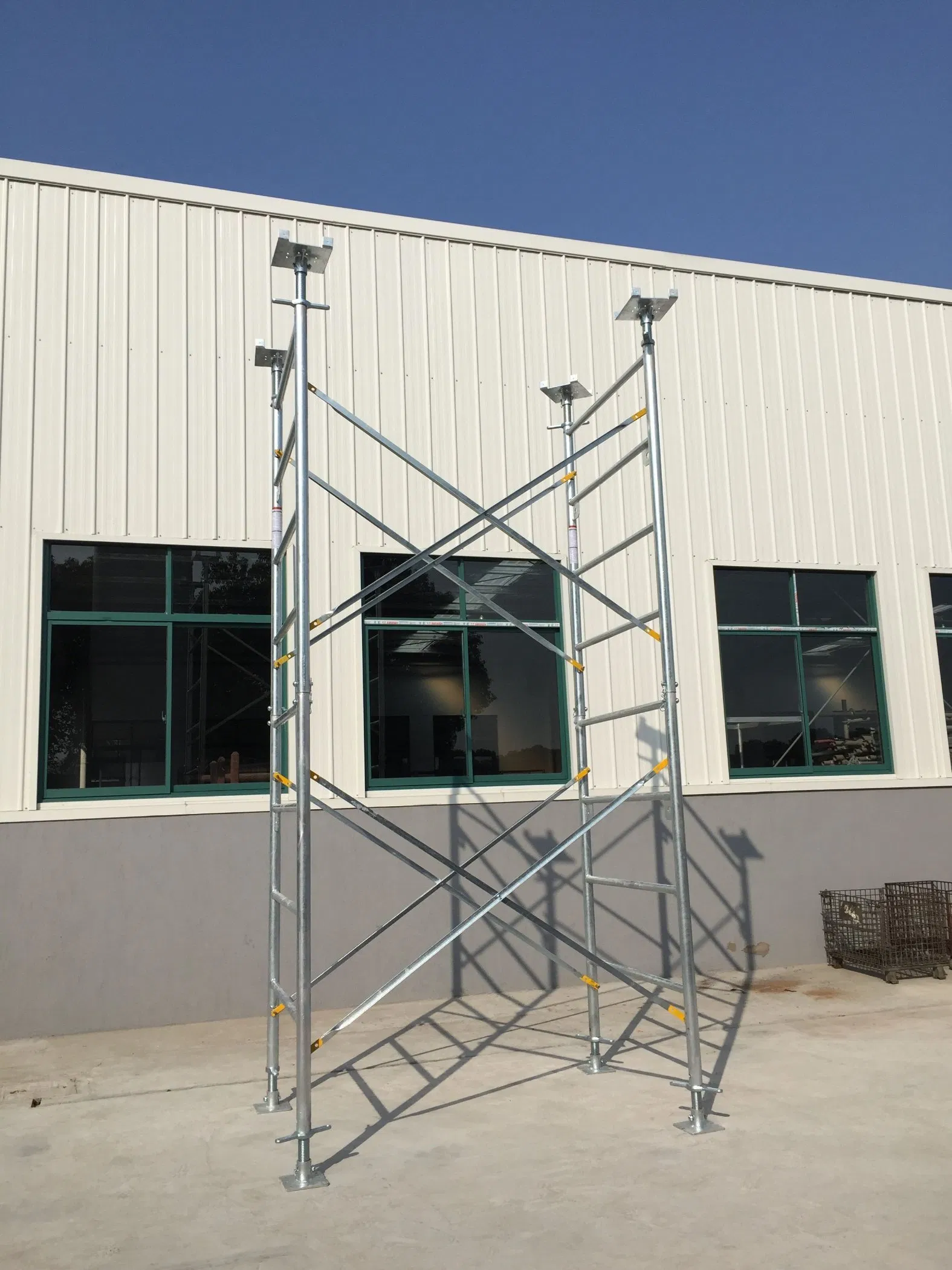 Steel Building Material Type Walk Thru Frame Scaffolding for Construction
