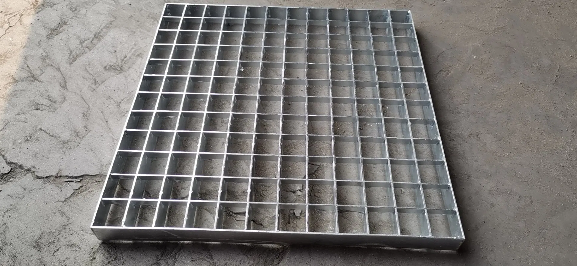 Galvanized Steel Driveway Floor Bearing Bar Grid Smooth Serrated Grating Hot Sale in Burundi