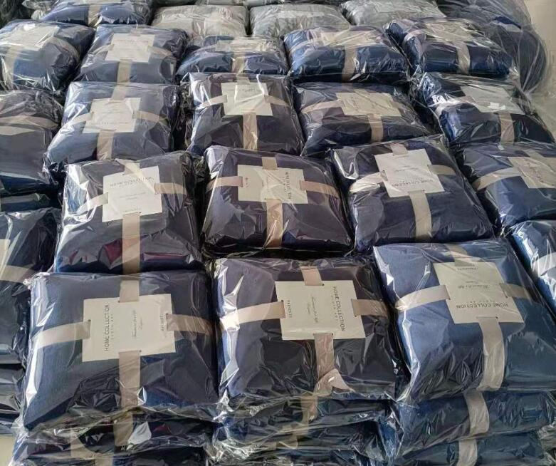 Microfiber Throw Fleece Bed Blanket / Flannel Blanket in ISO9001/SGS at Competitive Cost for USA, UK, Iraq, Tanzania, Sudan, Malaysia,Philipines Flannel Blanket