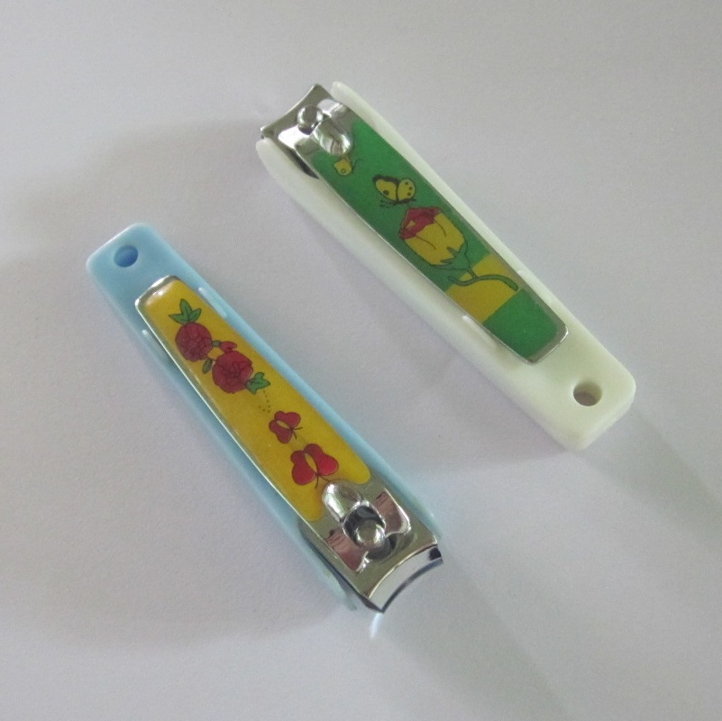 Cheap Nail Cutters with Colorful Exposy and Catcher to Collect The Nails