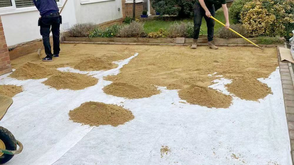 Permeable Geotextile Allows Rainwater Drainage While Holding Soil