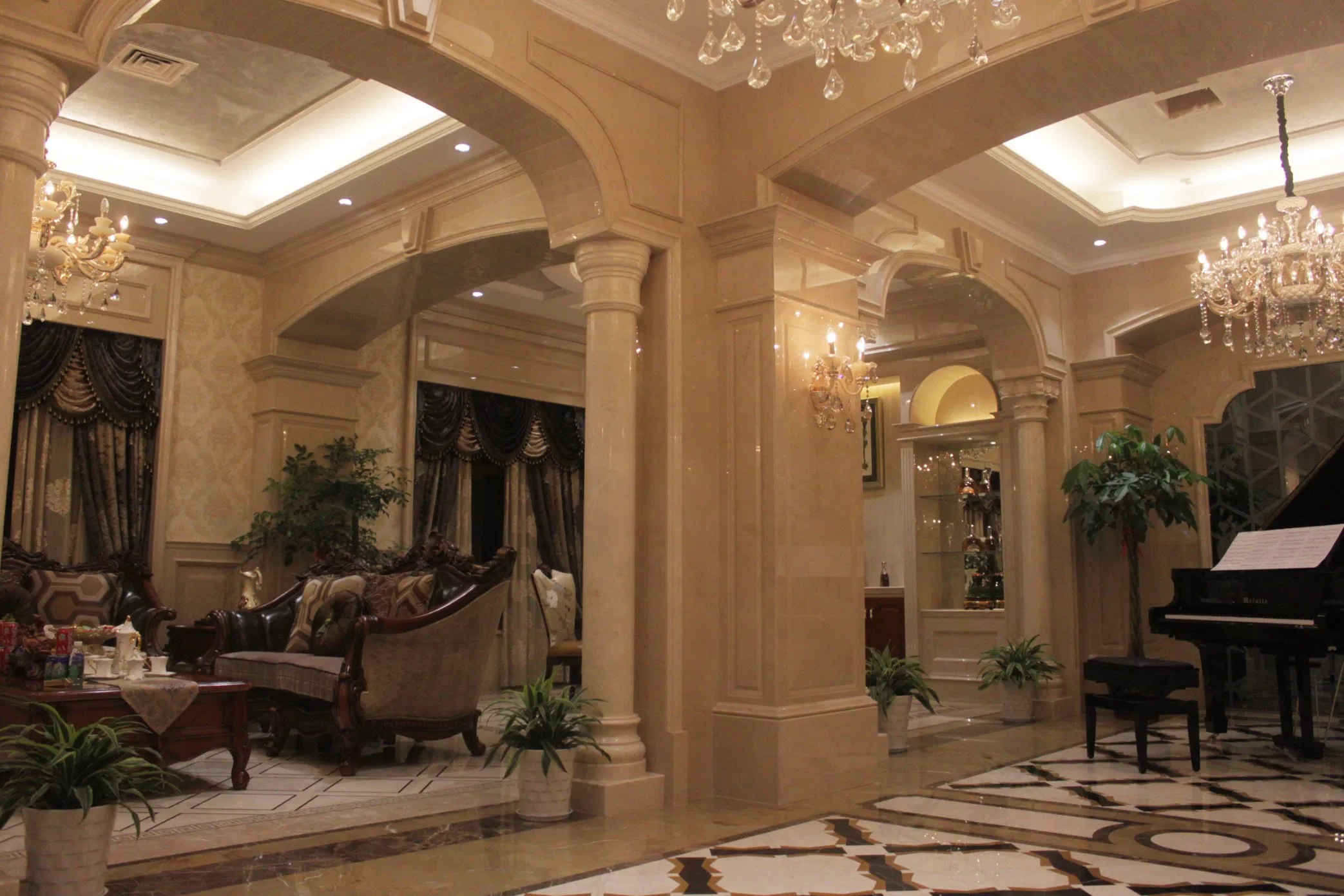 China Carrara Cheap/Natural/Stone White Marble Slabs Apartment Interior/Design Flooring/Walling/Countertop/Stairs /Plates/Water-Jet/Puzzle/Mosaic